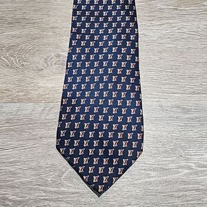 Roundtree and yorke silk tie 👔